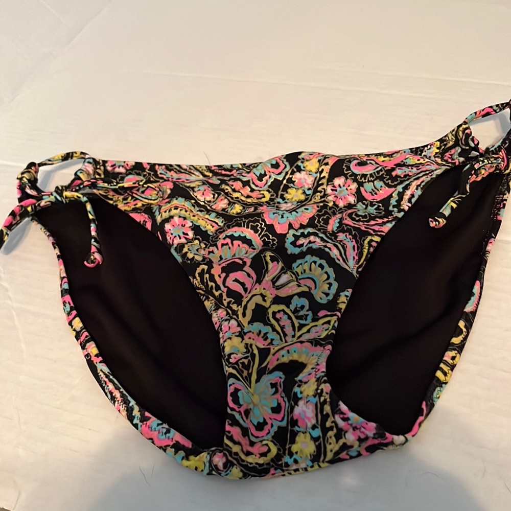 Victoria’s Secret paisley swim bottom size Large. LIKE NEW
